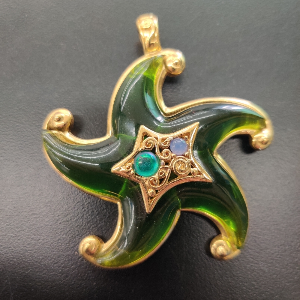 Trifari Pendant